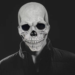 Desivá prilba s celohlavovou maskou lebky a pohyblivou čeľusťou. Farba svetla Halloween